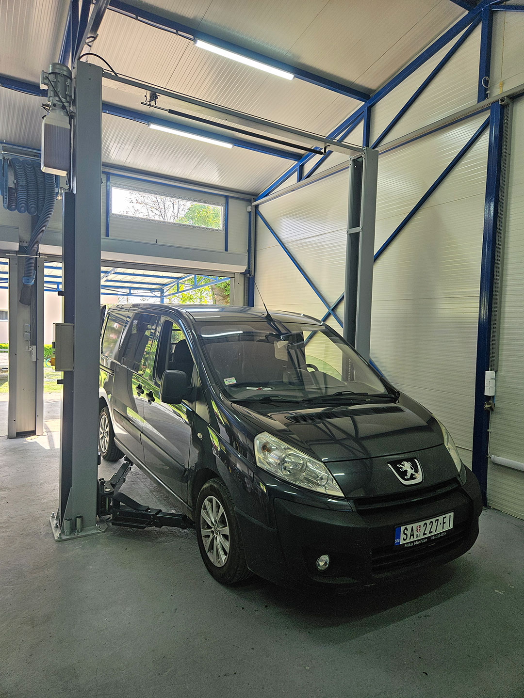 Dvostubna dizalica bez praga 204ACE